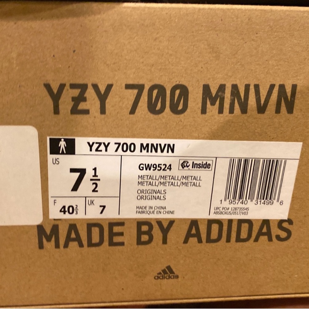 Yeezy 700 MNVN 7 1/2